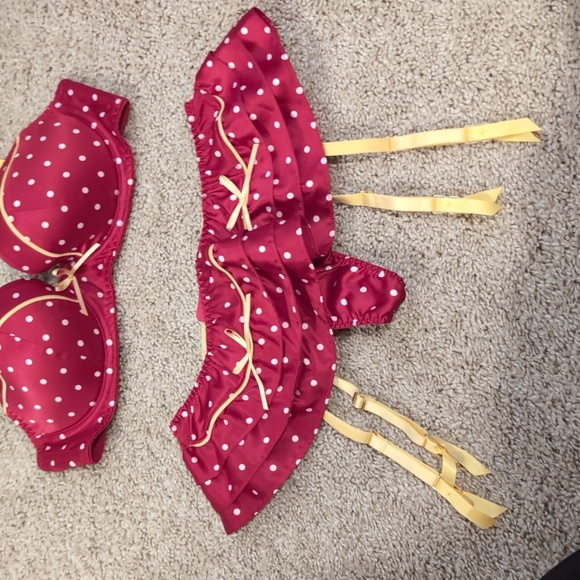 Victoria's Secret Bra and Panty Set - Picture 3 of 4